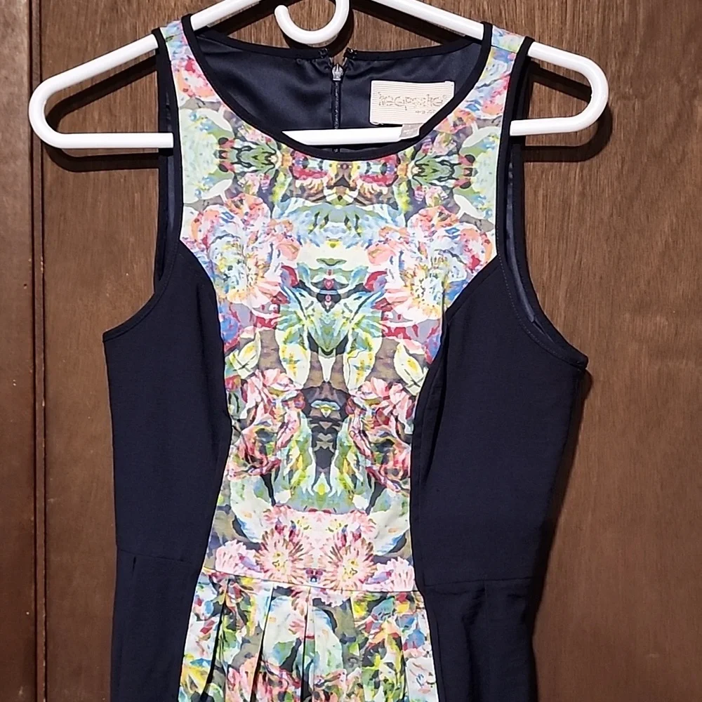 Dress - Picture 3 of 4